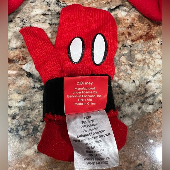 Children’s Mickey Mouse hat and gloves set - Picture 5 of 5